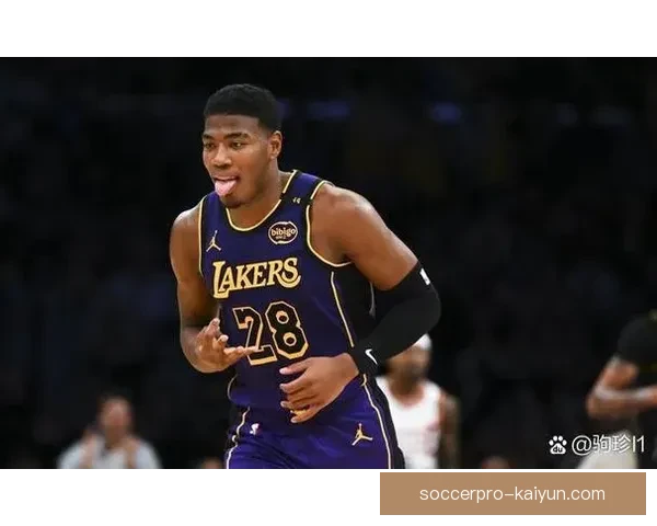 戴维斯的对抗能力持续提升，成为球队防线的重要支柱