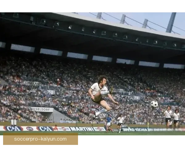 范戴克与贝肯鲍尔的防守艺术及其历史地位的深度分析