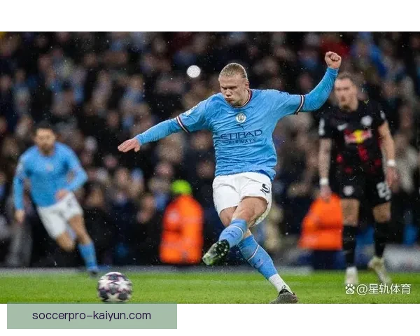 哈兰德在对阵罗德里的比赛中打入制胜球，展现出强大竞争力。